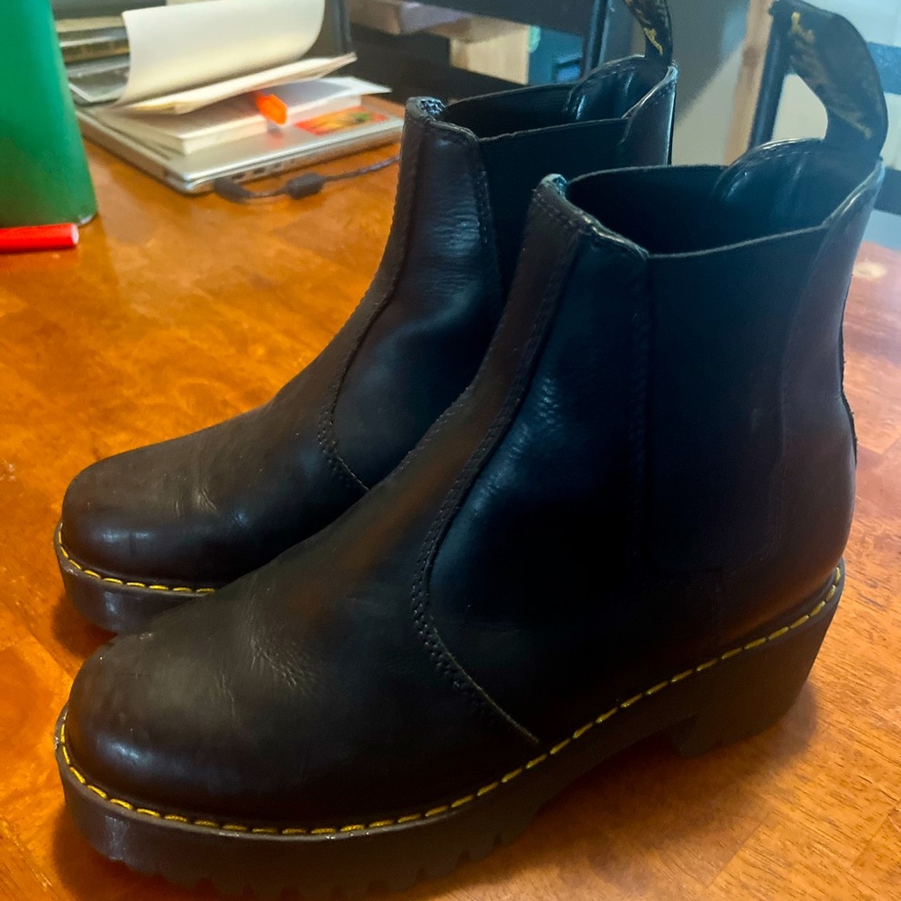 Dr. Marten Chelsea platform boot